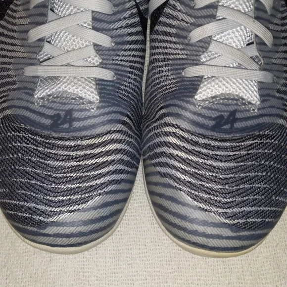 Sz.10 Men's Nike Kobe Bryant KB Mentality 2 Wolf Gray Sneakers